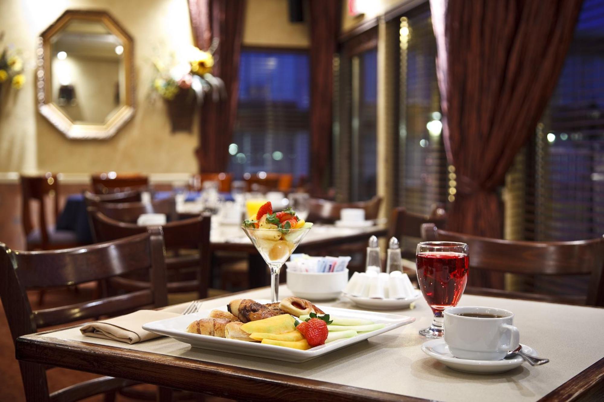 Auberge Royal Versailles Montreal Exterior photo