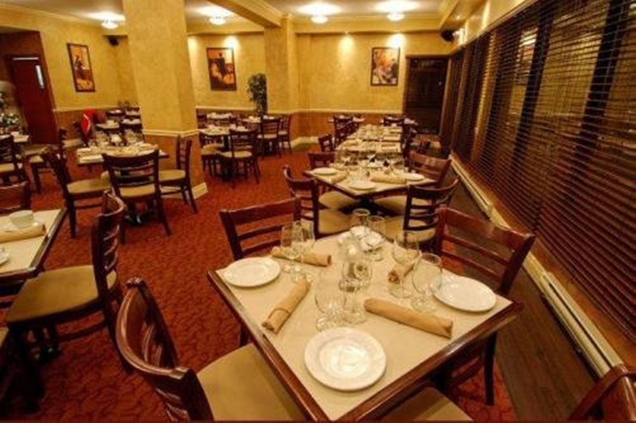 Auberge Royal Versailles Montreal Room photo